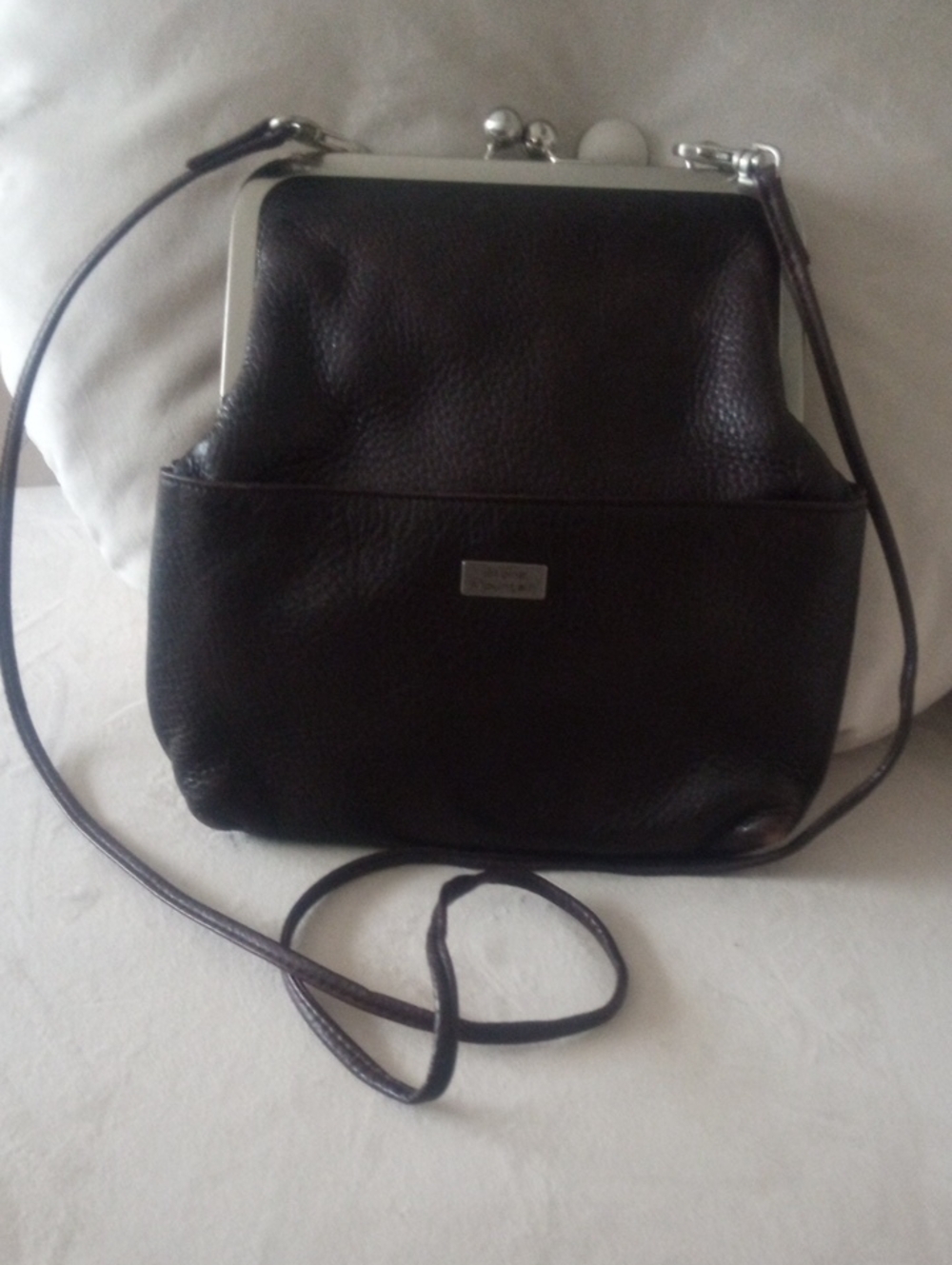Black Stone Mountain Leather Kiss-Lock Crossbody Bag by
